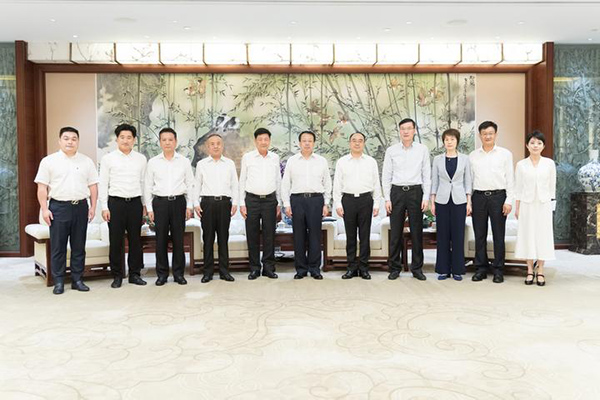 2023–08-28 泰国中华总商会主席林楚钦一行访问上海，受到龚正市长亲切会见